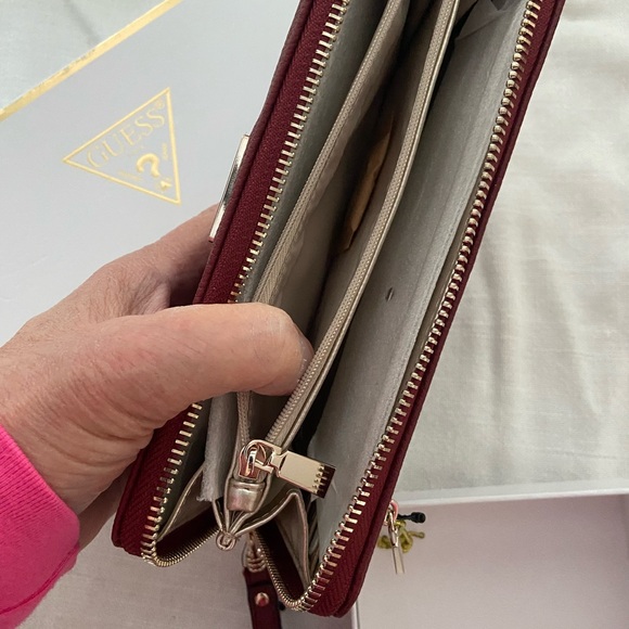 Clutch by Guess USA - Picture 8 of 12